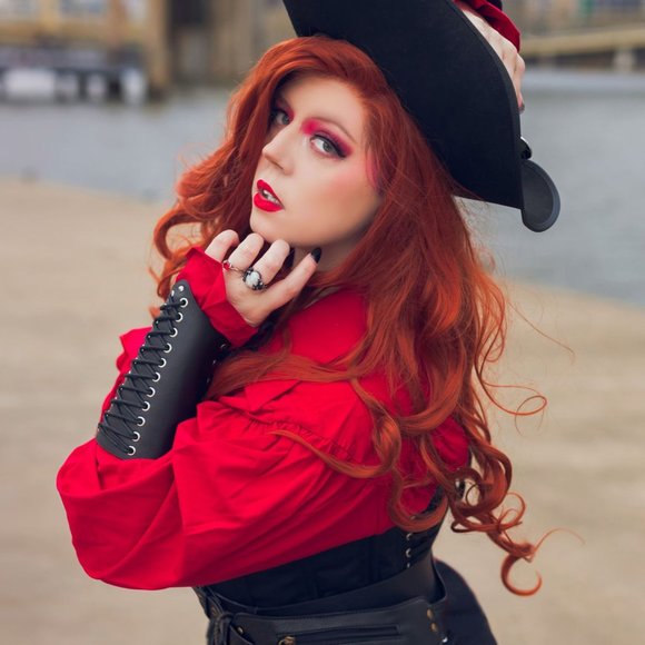 Meet your Posher, Captain Satine - Picture 1 of 2